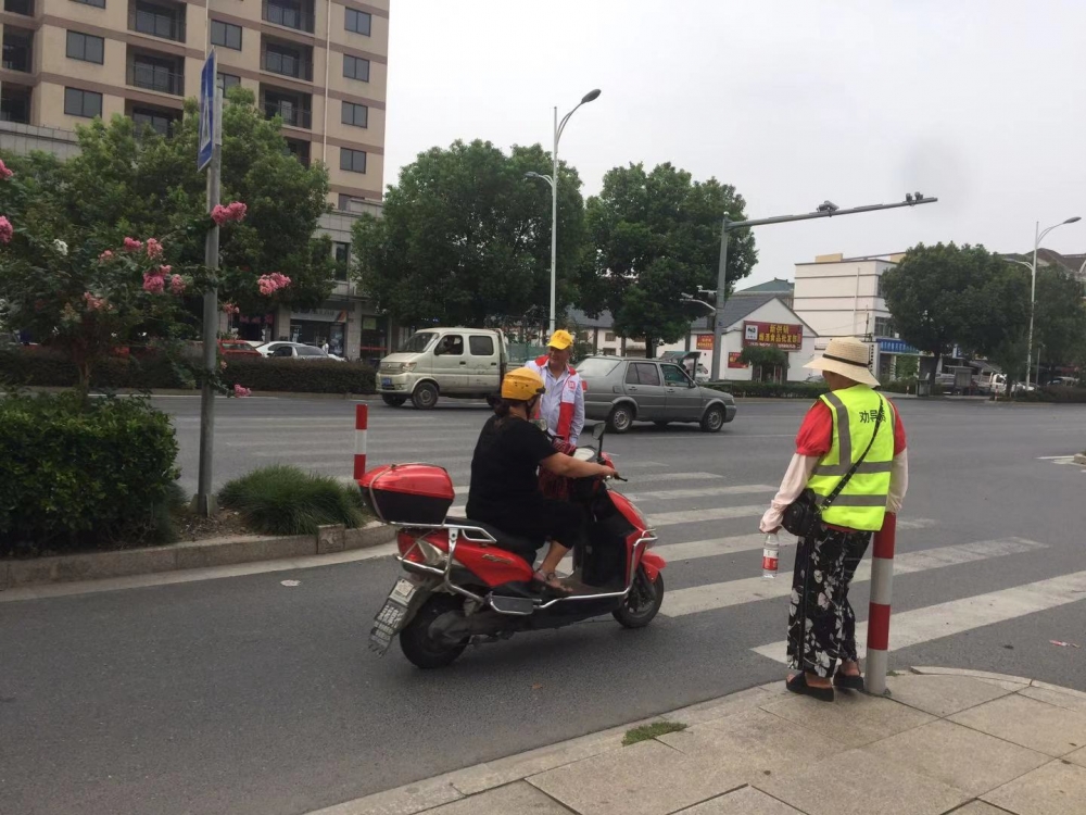 杨汛桥镇合力居交通安全宣传活动