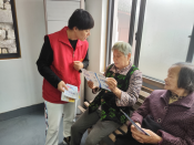 冒雨徒步上山送医，九载坚持传递爱心与责任