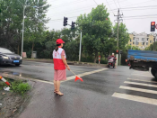 文明劝导行人、非机动车过斑马线