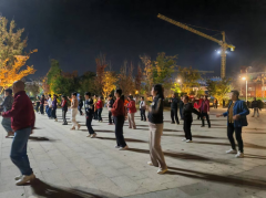 长虹闸村舞蹈队广场舞排练活动