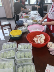 迎“清明”裹艾饺活动