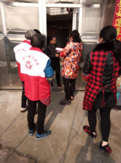 志愿者宣传交通安全