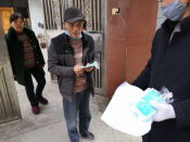 联兴村志愿者为困难人员送口罩