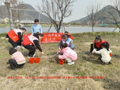 “大手牵小手一起学雷锋”文明实践我行动亲子植树志愿活动