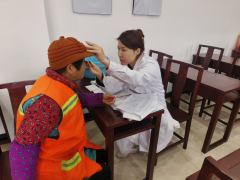 联合爱目眼科医院开展“关爱眼健康”义诊活动