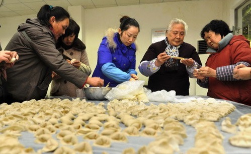 元旦包饺子慰问活动