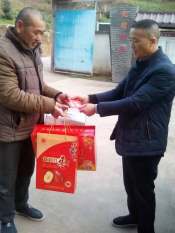 慰问困难群众
