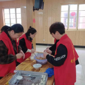 我们的节日三八节包饺子