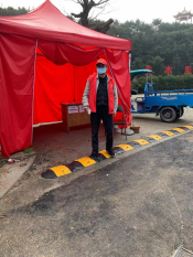 疫情防控守小门