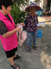 中秋发放月饼