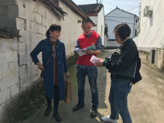 进行“越惠保”政策宣传