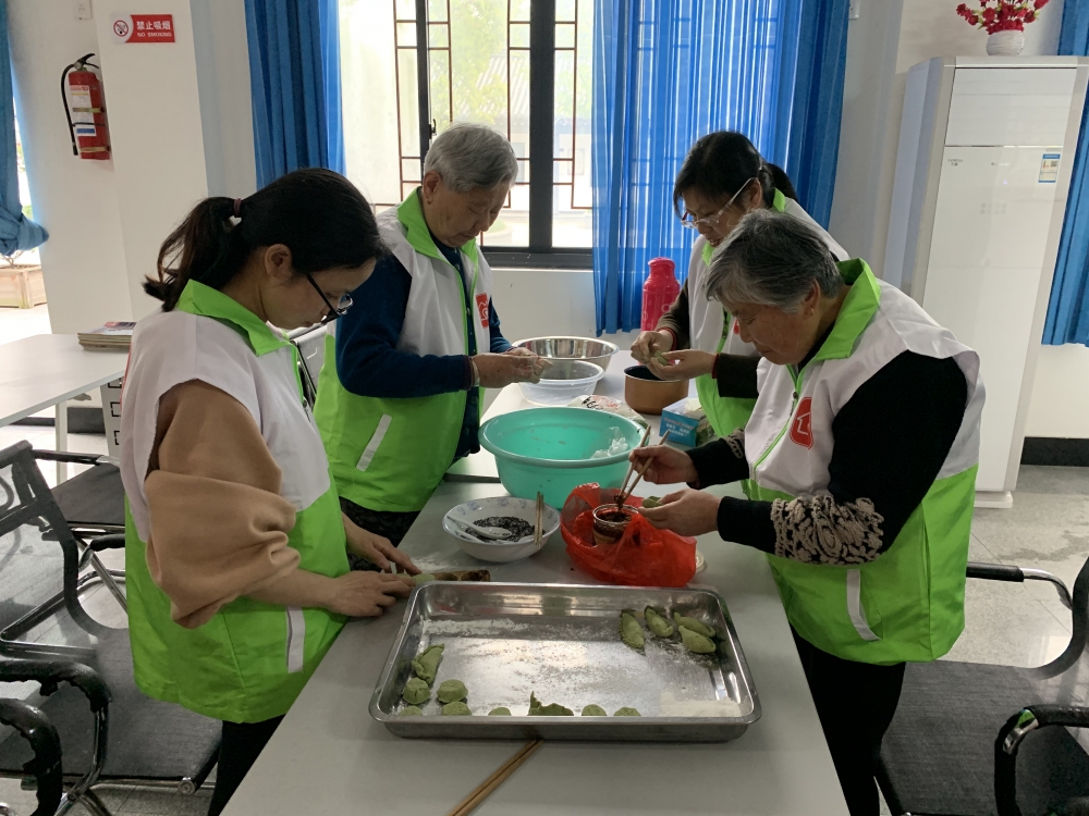 清明包艾饺慰问志愿服务活动