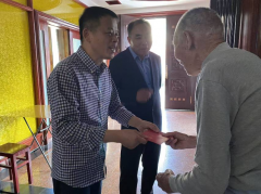 杨汛桥街道孙家桥社区慰问社区高龄老人志愿者活动