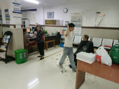 王家塔村开展老年人免费理发活动