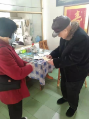 春节离退休、困难职工上门服务慰问