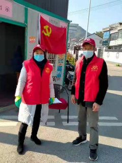 两地服务守“小门”