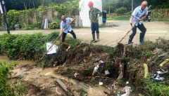 杨汛桥街道竹园童村沟渠清杂整治志愿服务活动