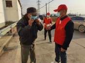 福全街道全员核酸检测志愿者协助扫码登记