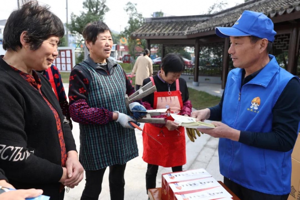 “尊法守法·携手筑梦”服务农民工公益法律服务行动走进夏履