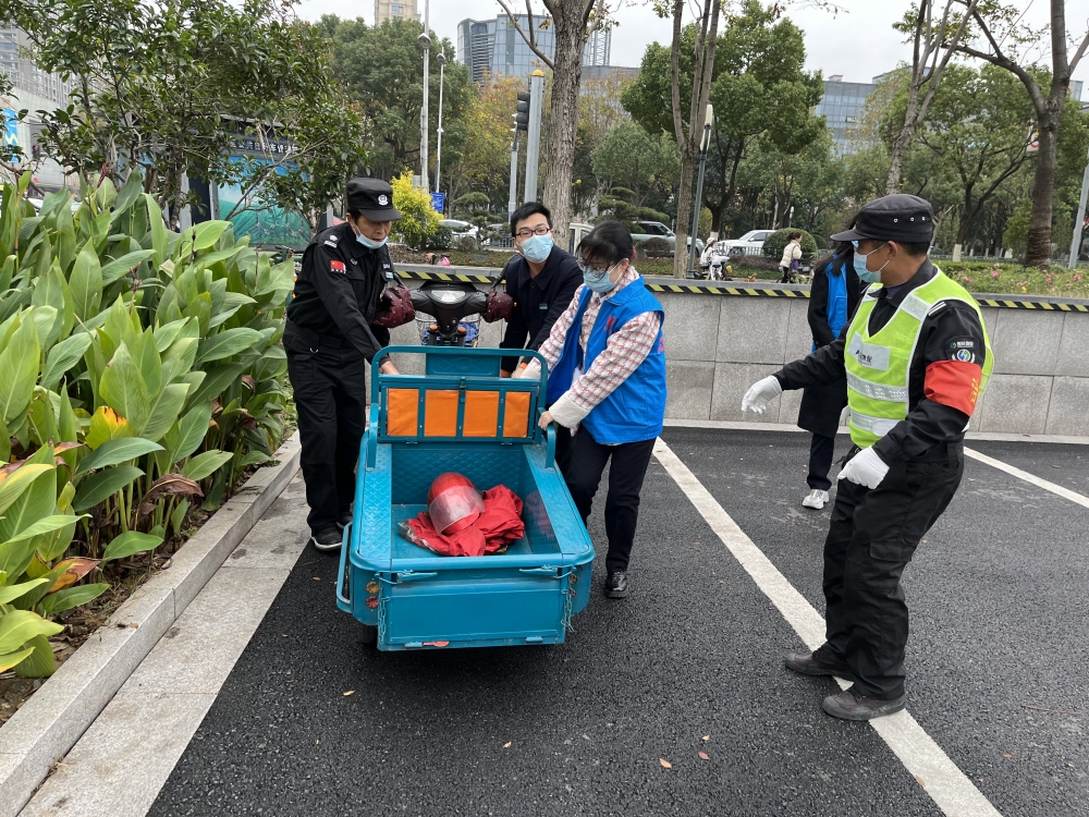 志愿服务“点亮”城市文明