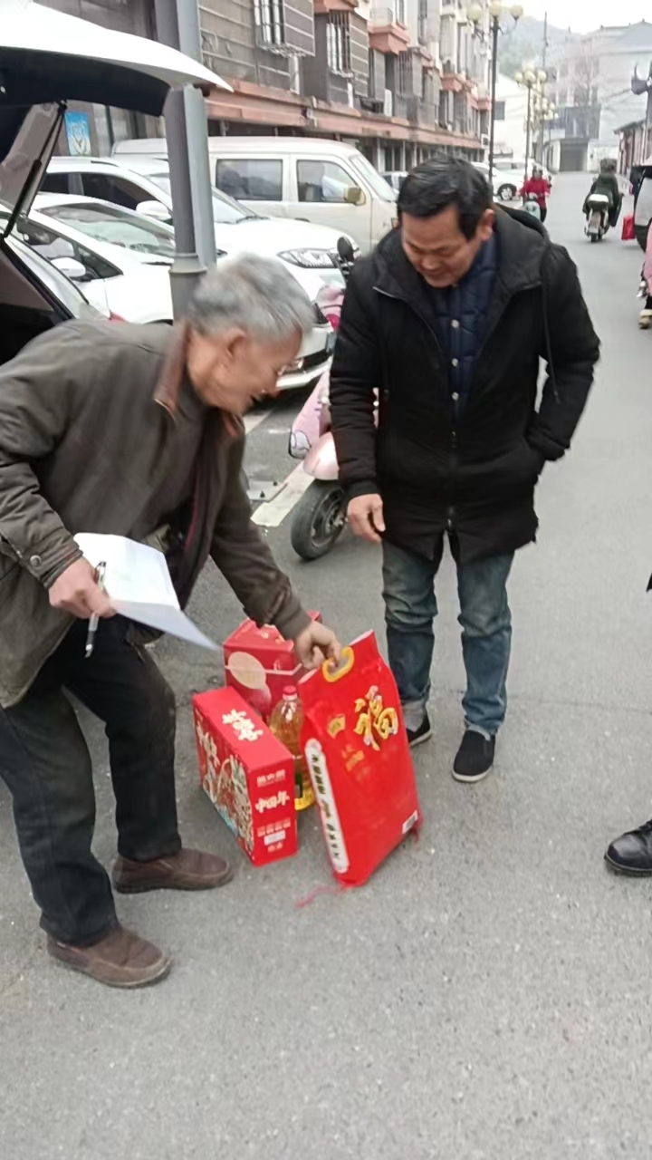 新民村春节慰问困难群众志愿活动
