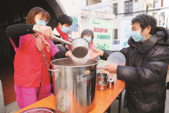 联华村开展腊八节送温暖活动