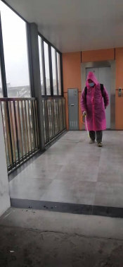 兴越小区楼道消毒