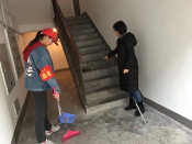 兴越社区开展楼道清扫活动