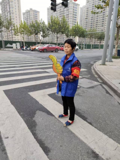 文明过马路，礼让斑马线