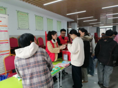 为社区居民提供越恵保业务咨询