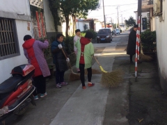 巾帼志愿者守护村居环境卫生