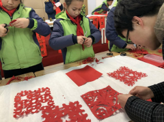 “迎新春 写春联 剪窗花 送祝福”春节活动