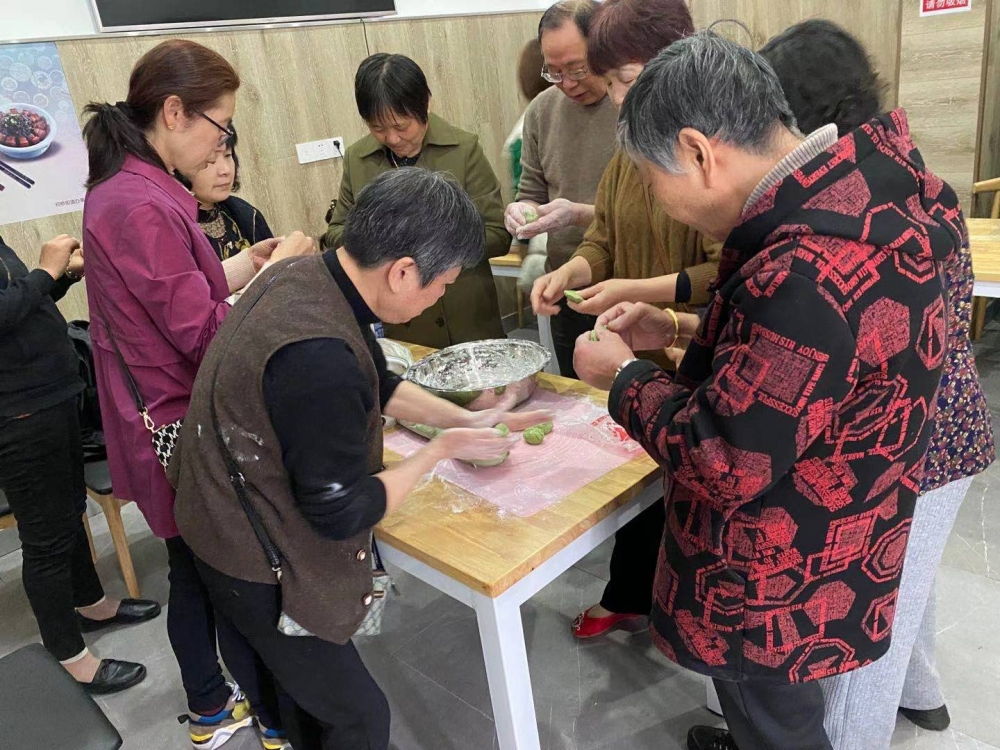柯迎社区开展清明艾飘香，温暖居民情志愿服务活动