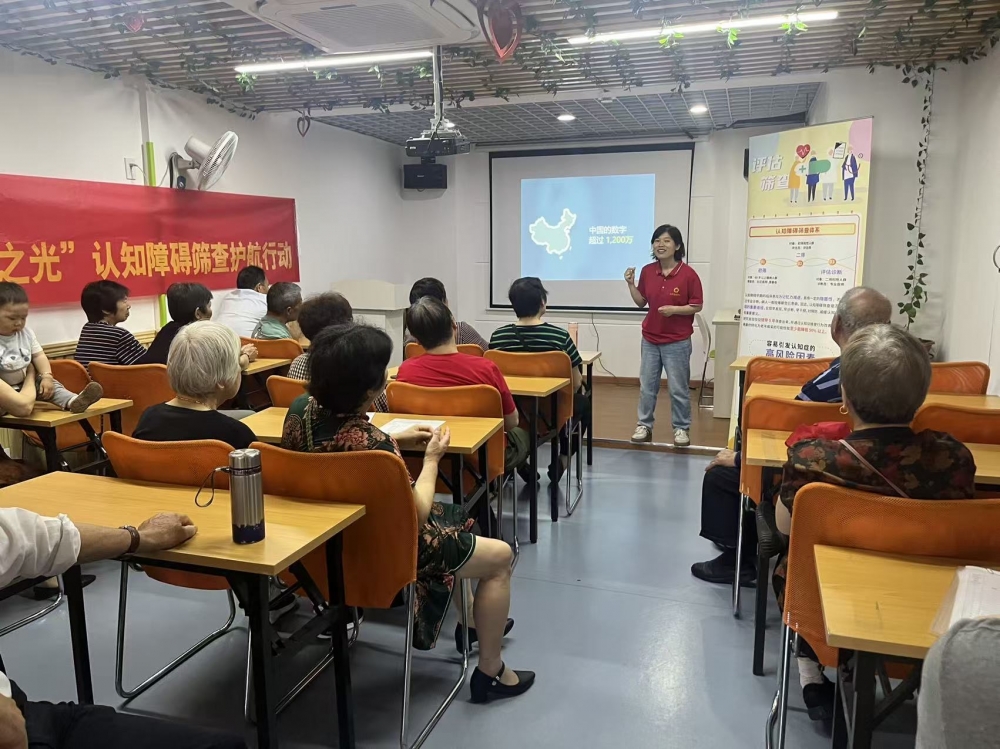 龙城社区志愿者开展爱心公益活动