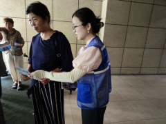 龙城社区志愿者开展登革病毒防治宣传