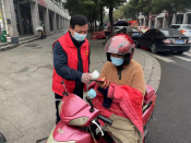 抗疫“守小门”