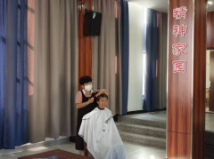 联社村爱心理发志愿活动