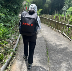 向山顶送餐的马拉松运动员（奔跑的午餐）