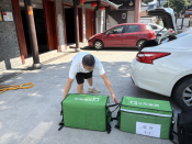 向山顶送餐的马拉松运动员（奔跑的午餐）8.20