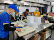 向山顶送餐的马拉松运动员（奔跑的午餐）8.28