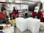 向山顶送餐的马拉松运动员（奔跑的午餐）