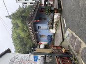 向山顶送餐的马拉松志愿者