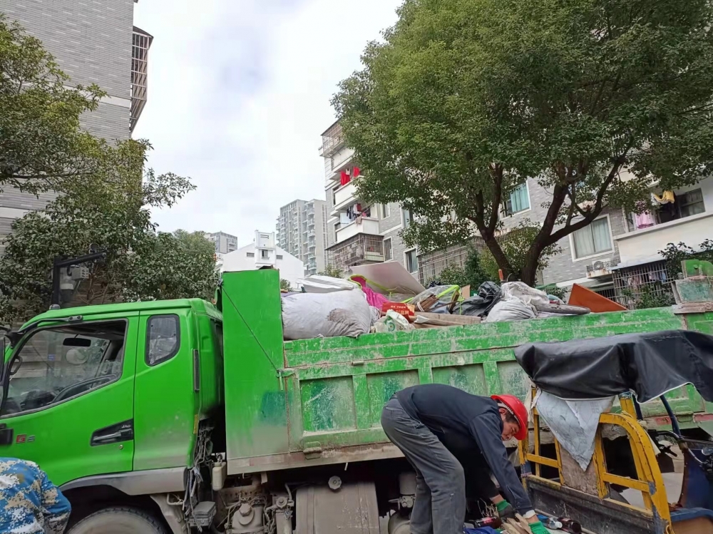 文明城市国测小区卫生整治志愿活动