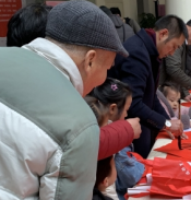 大渡邻里中心送福送春联送温暖志愿者服务活动