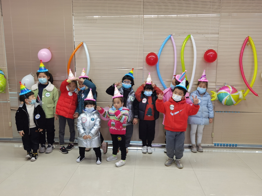 大渡社区举行集体生日会志愿服务活动