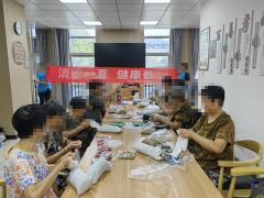 清凉一夏，健康养生——大渡社区开展制作艾草包活动