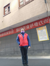 信访局联合红建社区开展守小门志愿活动