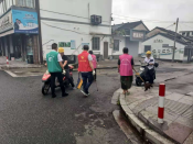志愿者入户宣传垃圾分类行动