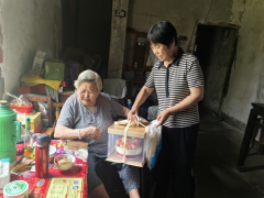 80周岁以上老年人生日蛋糕分发