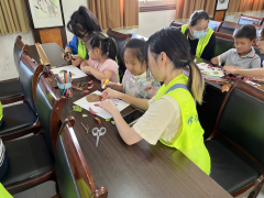江桃村树叶贴画diy志愿活动